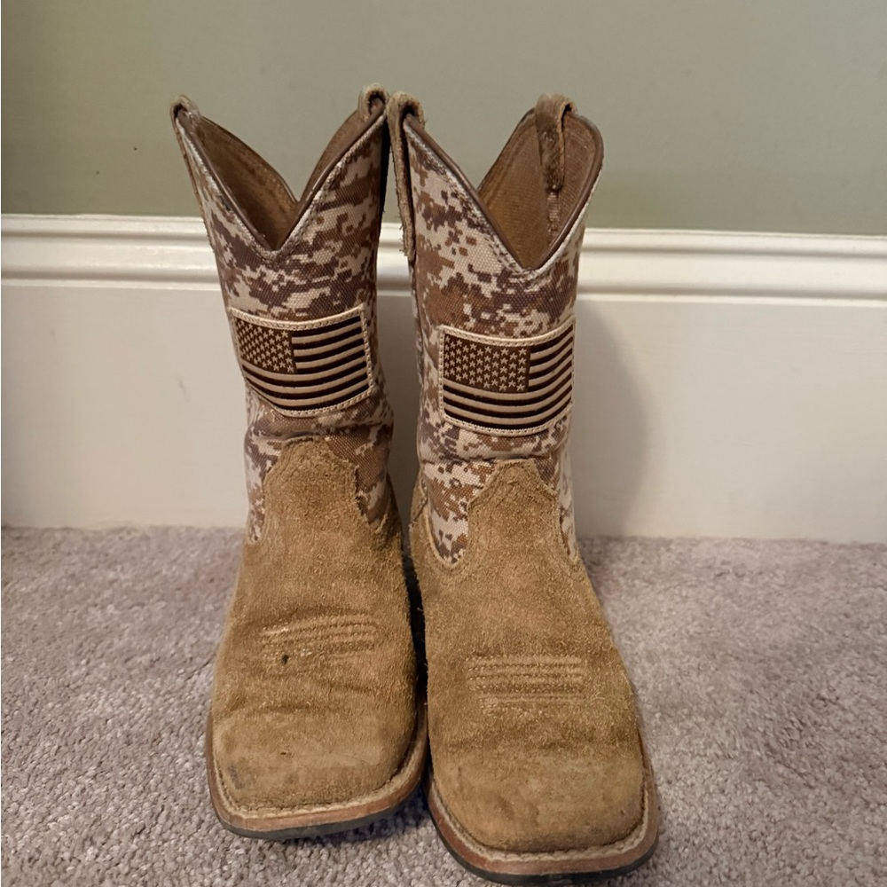 Ariat Kids Boots in Tan and Brown Camo